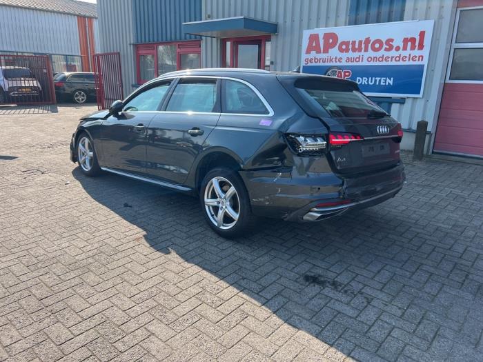 Audi A4 Avant 2.0 40 TFSI Mild Hybrid 16V Épave (2020, Gris)
