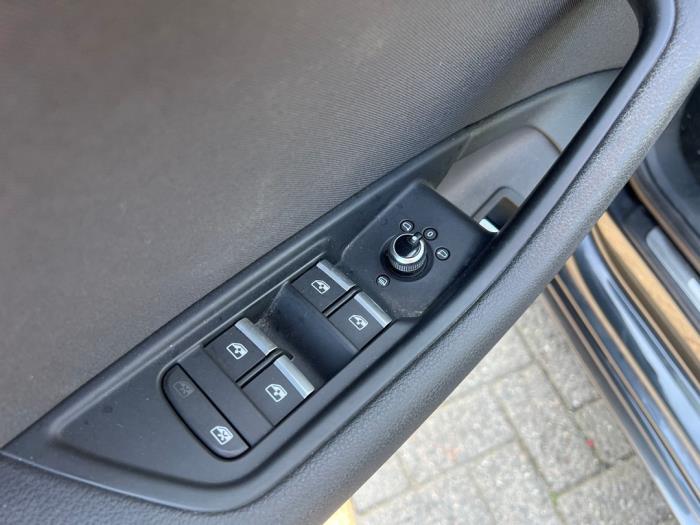 Audi A4 Avant 2.0 40 TFSI Mild Hybrid 16V Épave (2020, Gris)
