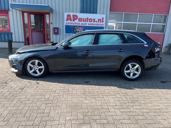 Audi A4 Avant 2.0 40 TFSI Mild Hybrid 16V Épave (2020, Gris)