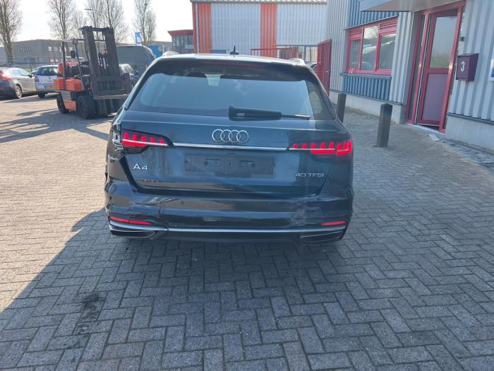 Audi A4 Avant 2.0 40 TFSI Mild Hybrid 16V Épave (2020, Gris)