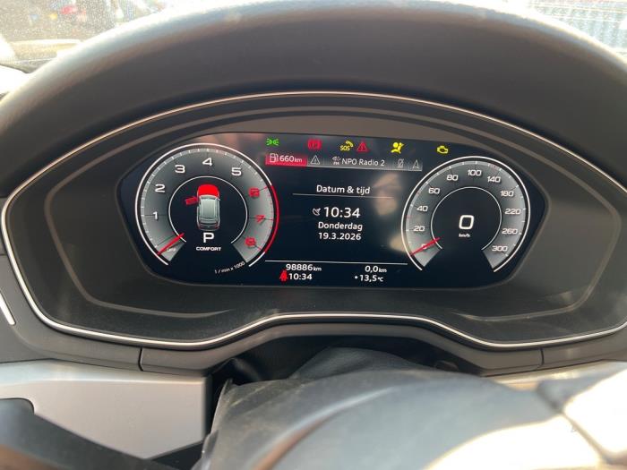 Audi A4 Avant 2.0 40 TFSI Mild Hybrid 16V Épave (2020, Gris)