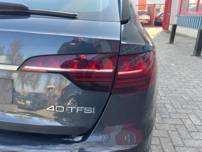 Audi A4 Avant 2.0 40 TFSI Mild Hybrid 16V Épave (2020, Gris)