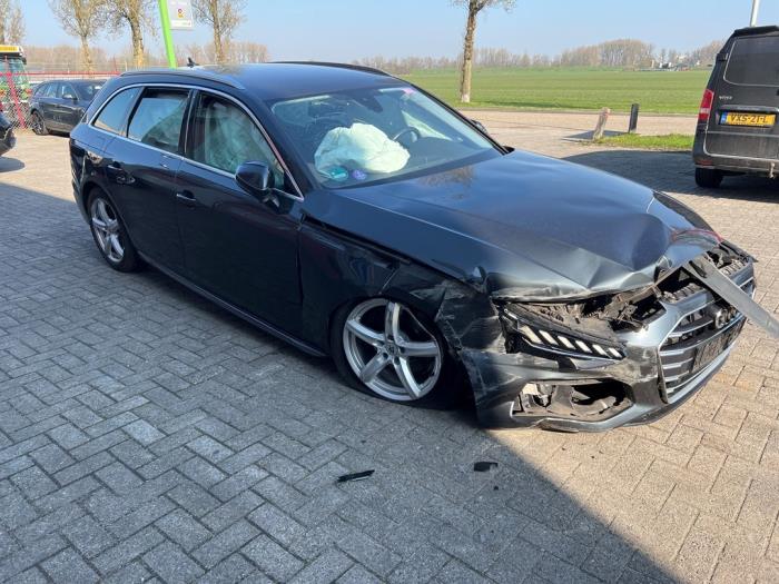 Audi A4 Avant 2.0 40 TFSI Mild Hybrid 16V Épave (2020, Gris)