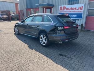 Audi A4 Avant 2.0 40 TFSI Mild Hybrid 16V Épave (2020, Gris)