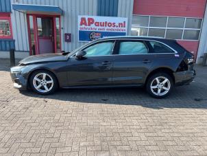 Audi A4 Avant 2.0 40 TFSI Mild Hybrid 16V Épave (2020, Gris)