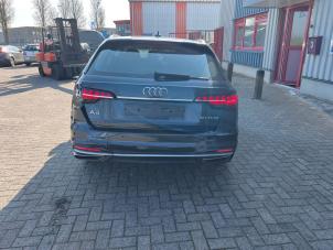 Audi A4 Avant 2.0 40 TFSI Mild Hybrid 16V Épave (2020, Gris)