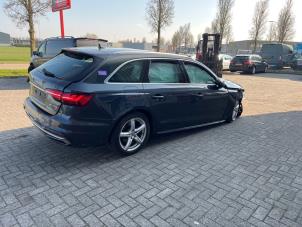 Audi A4 Avant 2.0 40 TFSI Mild Hybrid 16V Épave (2020, Gris)