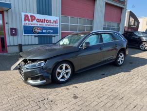 Audi A4 Avant 2.0 40 TFSI Mild Hybrid 16V Épave (2020, Gris)
