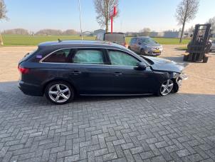 Audi A4 Avant 2.0 40 TFSI Mild Hybrid 16V Épave (2020, Gris)