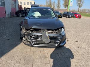 Audi A4 Avant 2.0 40 TFSI Mild Hybrid 16V Épave (2020, Gris)