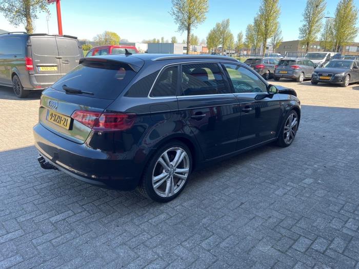 Audi A3 Sportback 1.6 TDI 16V Épave (2013, Noir)