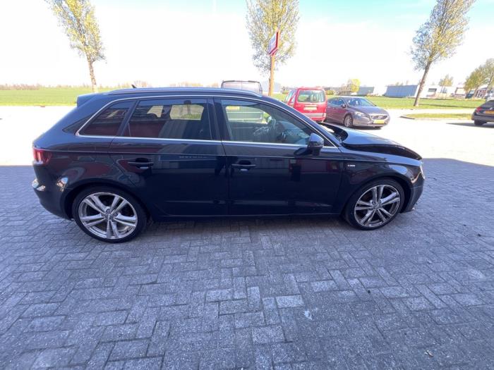 Audi A3 Sportback 1.6 TDI 16V Épave (2013, Noir)
