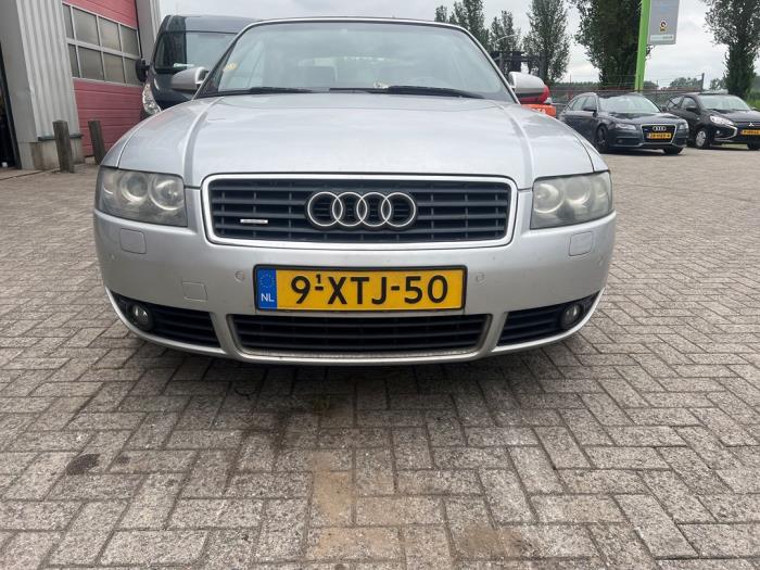 Audi A4 Cabriolet 3.0 V6 30V Coche dañado (2004, Gris)