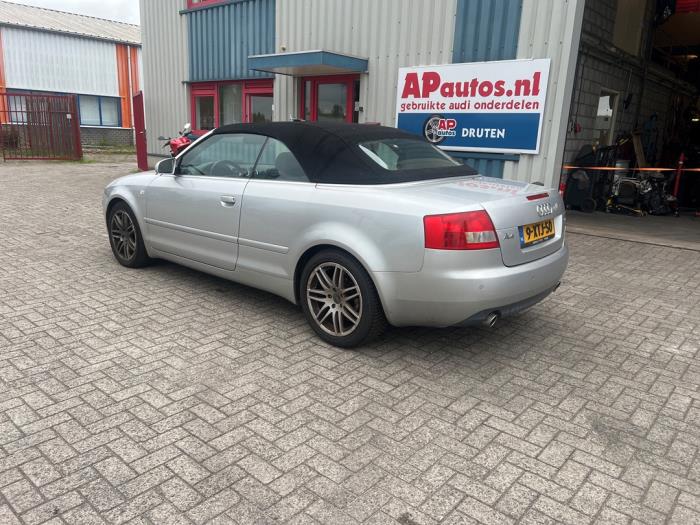 Audi A4 Cabriolet 3.0 V6 30V Coche dañado (2004, Gris)