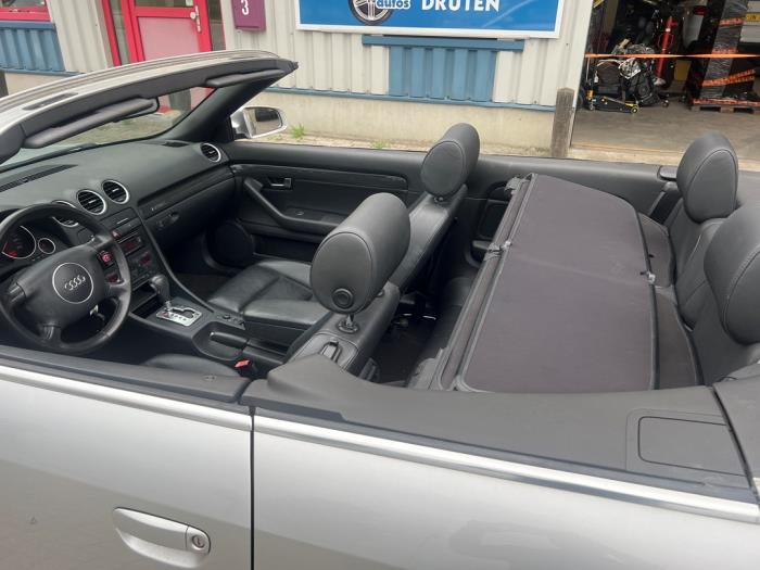Audi A4 Cabriolet 3.0 V6 30V Coche dañado (2004, Gris)