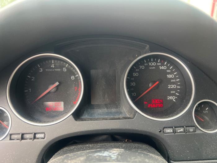 Audi A4 Cabriolet 3.0 V6 30V Coche dañado (2004, Gris)