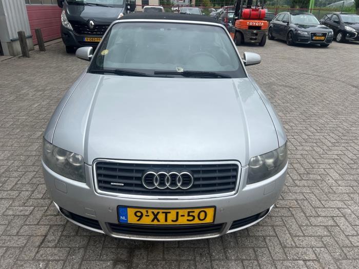Audi A4 Cabriolet 3.0 V6 30V Coche dañado (2004, Gris)