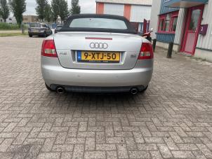 Audi A4 Cabriolet 3.0 V6 30V Coche dañado (2004, Gris)