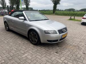 Audi A4 Cabriolet 3.0 V6 30V Coche dañado (2004, Gris)