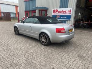 Audi A4 Cabriolet 3.0 V6 30V Coche dañado (2004, Gris)