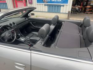 Audi A4 Cabriolet 3.0 V6 30V Coche dañado (2004, Gris)