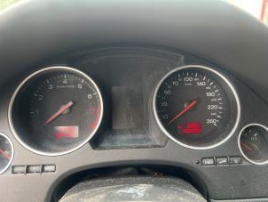 Audi A4 Cabriolet 3.0 V6 30V Coche dañado (2004, Gris)
