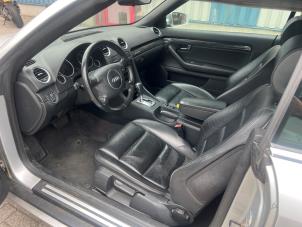 Audi A4 Cabriolet 3.0 V6 30V Coche dañado (2004, Gris)
