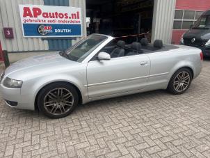 Audi A4 Cabriolet 3.0 V6 30V Coche dañado (2004, Gris)