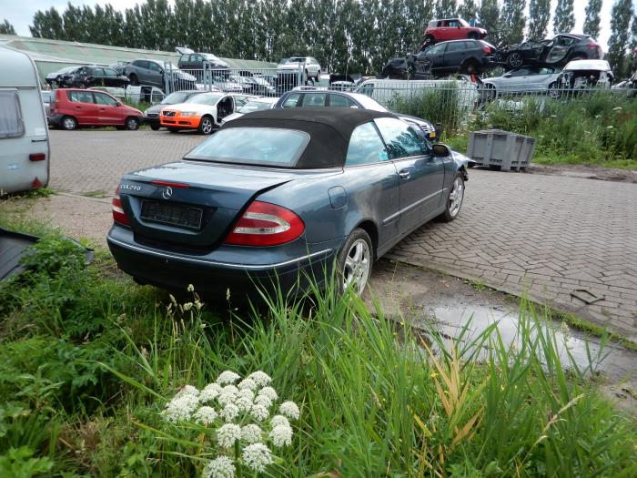 Mercedes CLK 2.6 240 V6 18V Schrottauto (2004, Blau)