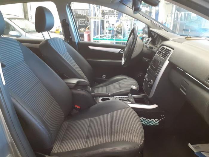 Mercedes B 2.0 B-200 CDI 16V Schrottauto (2008, Grau)