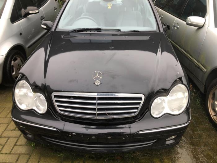 Mercedes C 3.0 C-320 CDI V6 24V Salvage vehicle (2005, Black)