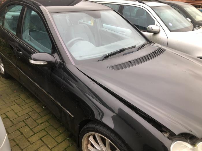 Mercedes C 3.0 C-320 CDI V6 24V Salvage vehicle (2005, Black)