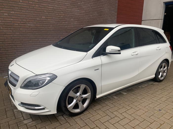 Mercedes B 1.8 B-180 CDI BlueEFFICIENCY 16V Salvage vehicle (2012, White)
