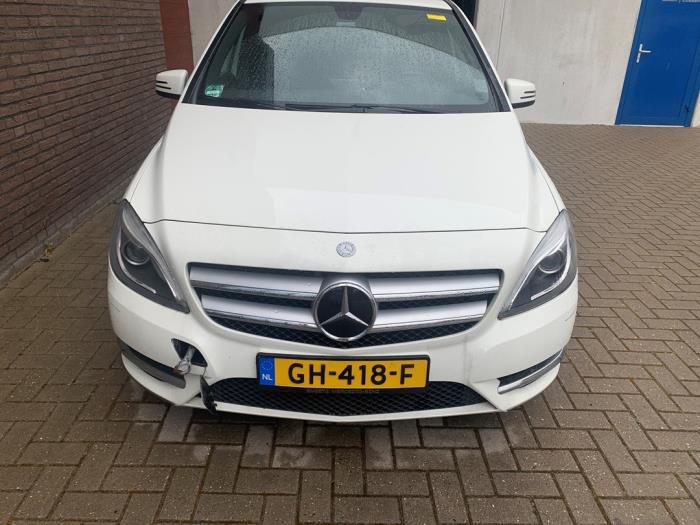 Mercedes B 1.8 B-180 CDI BlueEFFICIENCY 16V Salvage vehicle (2012, White)