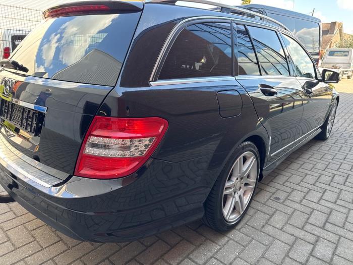 Mercedes C Estate 2.2 C-220 CDI 16V BlueEfficiency Vehículo de desguace (2010, Metálico, Negro)