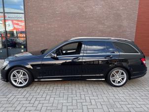 Mercedes C Estate 2.2 C-220 CDI 16V BlueEfficiency Vehículo de desguace (2010, Metálico, Negro)
