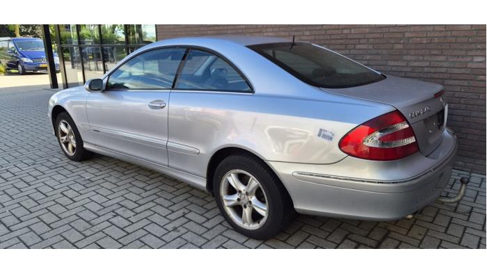 Mercedes CLK 2.6 240 V6 18V Vehículo de desguace (2002, Metálico, Gris plateado)