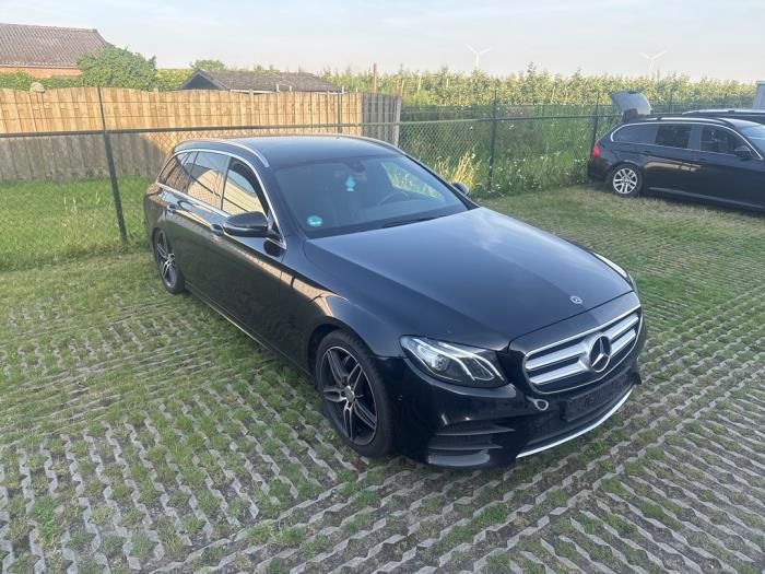 Mercedes E Estate E-220d 2.0 Turbo 16V Vehículo de desguace (2018, Metálico, Negro)