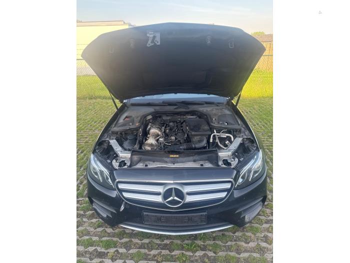 Mercedes E Estate E-220d 2.0 Turbo 16V Vehículo de desguace (2018, Metálico, Negro)