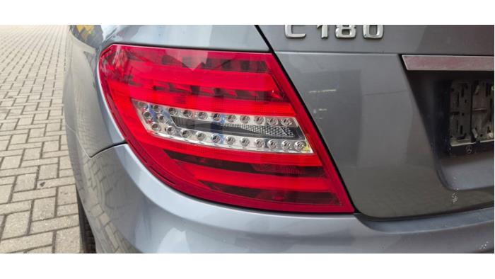 Mercedes C 2.2 C-180 CDI 16V BlueEFFICIENCY Vehículo de desguace (2011, Metálico, Gris)