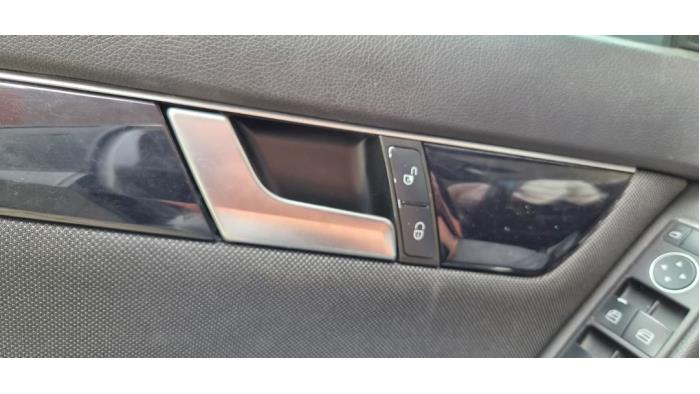 Mercedes C 2.2 C-180 CDI 16V BlueEFFICIENCY Vehículo de desguace (2011, Metálico, Gris)