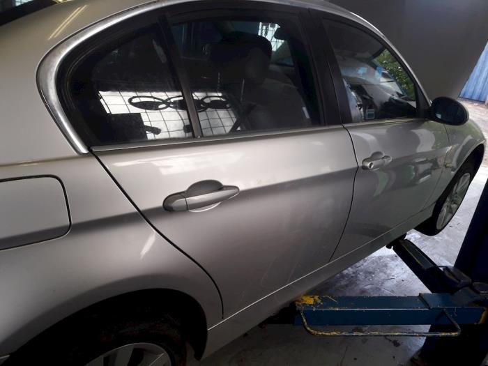 BMW 3 serie 325i 24V Samochód złomowany (2005, Tytan, Metalik, Srebrny)