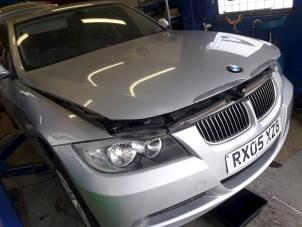 BMW 3 serie 325i 24V Samochód złomowany (2005, Tytan, Metalik, Srebrny)