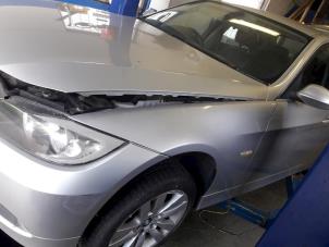 BMW 3 serie 325i 24V Samochód złomowany (2005, Tytan, Metalik, Srebrny)