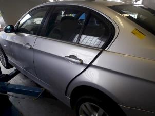 BMW 3 serie 325i 24V Samochód złomowany (2005, Tytan, Metalik, Srebrny)