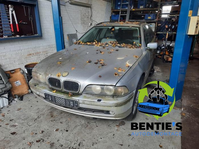 BMW 5 serie Touring 530d 24V Salvage vehicle (2001, Gray)