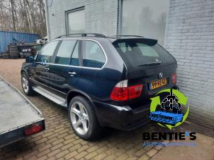 BMW X5 4.4 V8 32V Épave (2002, Noir, Bleu saphir, Noir saphir)
