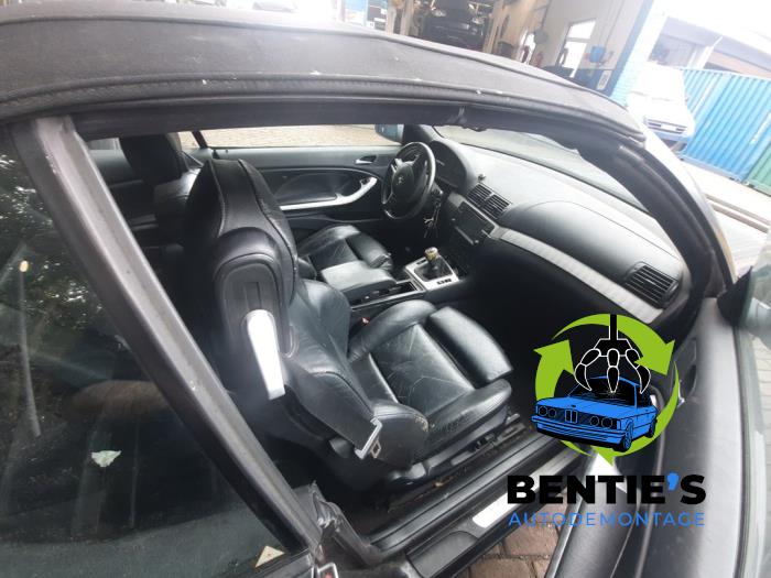 BMW 3 serie 318 Ci 16V Épave (2002, Noir, Bleu saphir, Noir saphir)