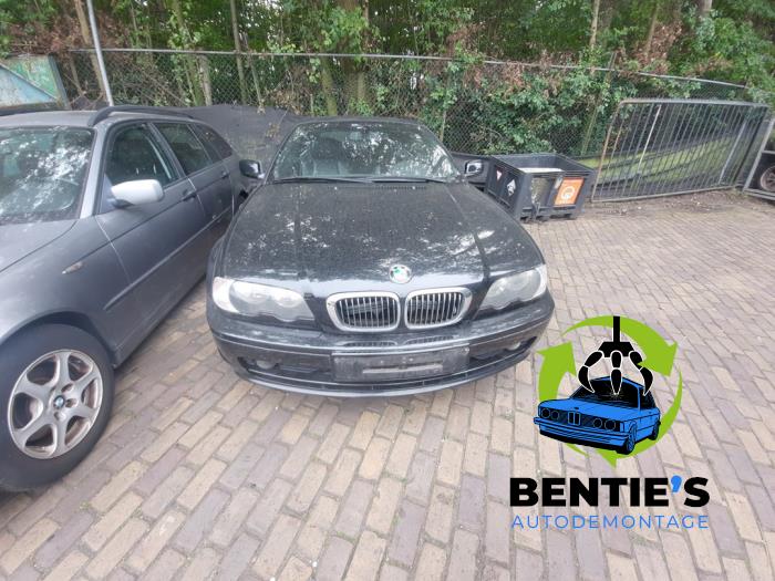 BMW 3 serie 318 Ci 16V Épave (2002, Noir, Bleu saphir, Noir saphir)