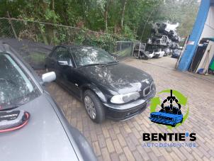 BMW 3 serie 318 Ci 16V Épave (2002, Noir, Bleu saphir, Noir saphir)